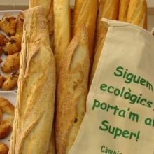 Càmping El Solsonès. Solsona. Lleida. Supermercado - Venta de pan y pastas recién hechos